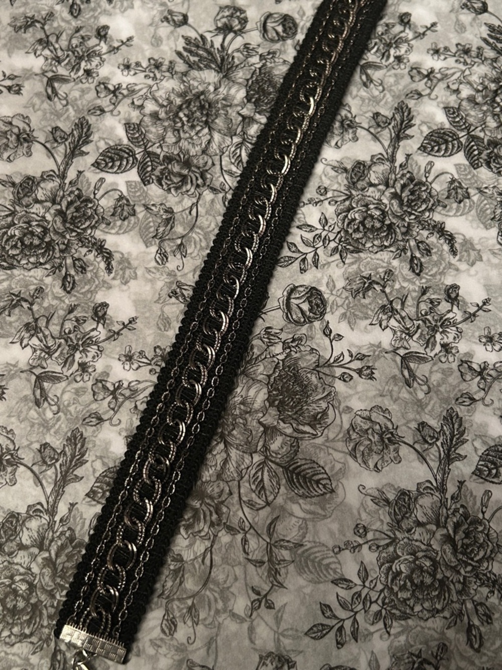 VANESSA MOONEY CHOKER NECKLACE
